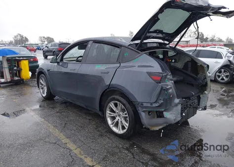 2023 Tesla Model Y из США, поврежденный, VIN 7SAYGAEEXPF685356